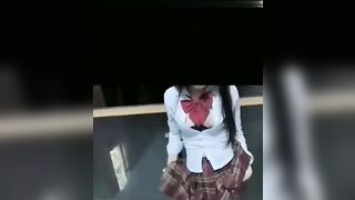 富二代拉着小网红再楼梯间玩弄黑丝短裙嫩妹肛塞尾巴被爆操