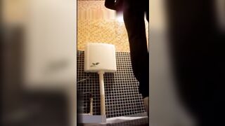 近期蛮火的云上会所酒吧公厕